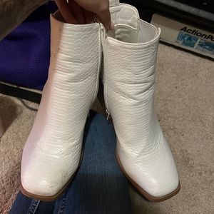 Pierre Dumas - size 7 - white